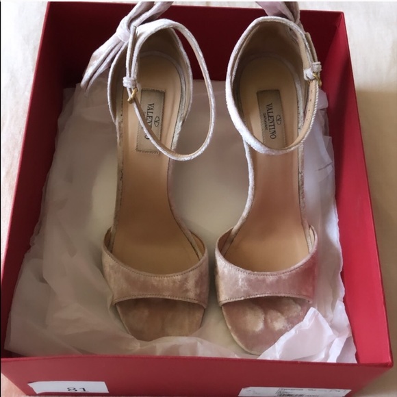 Valentino Garavani - Pink Velvet Bow Heel - Picture 6 of 7